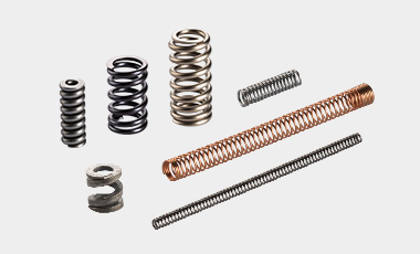 [Translate to Spanish:] We supplies the full range of power springs, from the smallest to the largest.